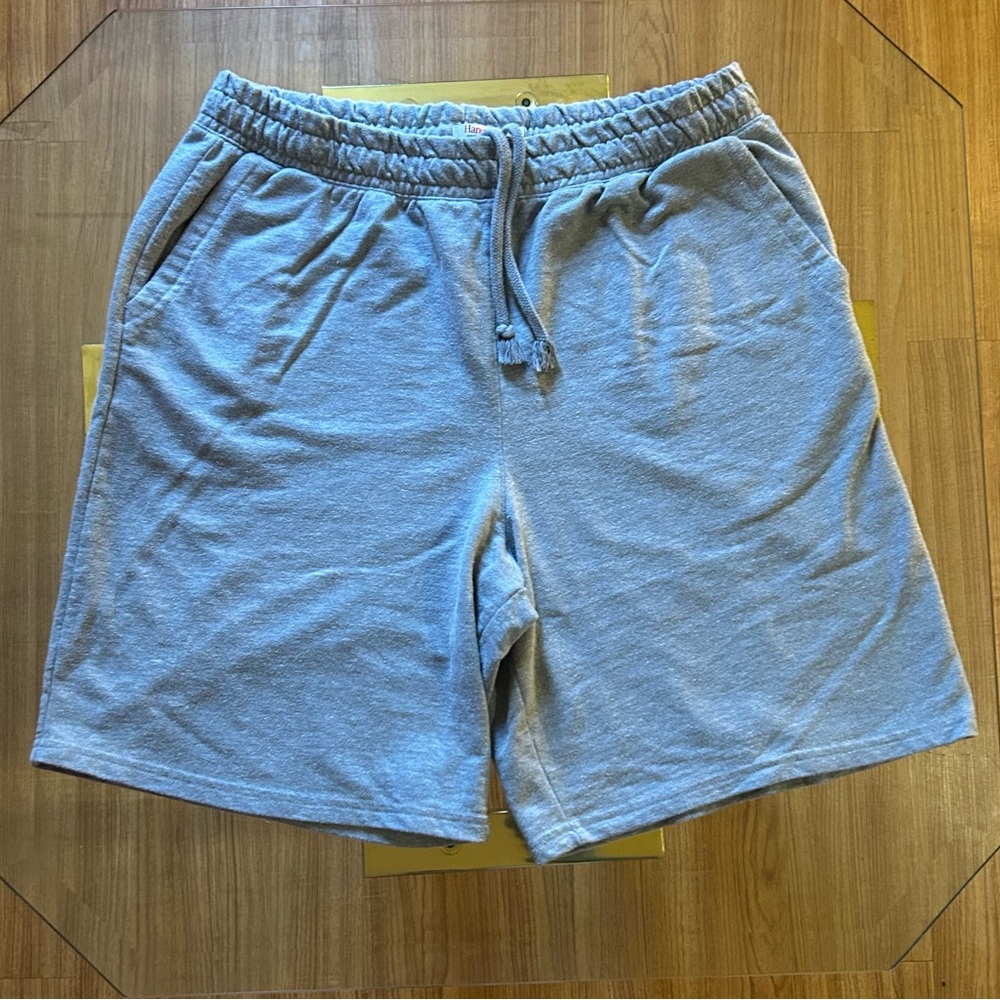 Hanes Men's Light Gray Athletic Shorts with pockets - Size L